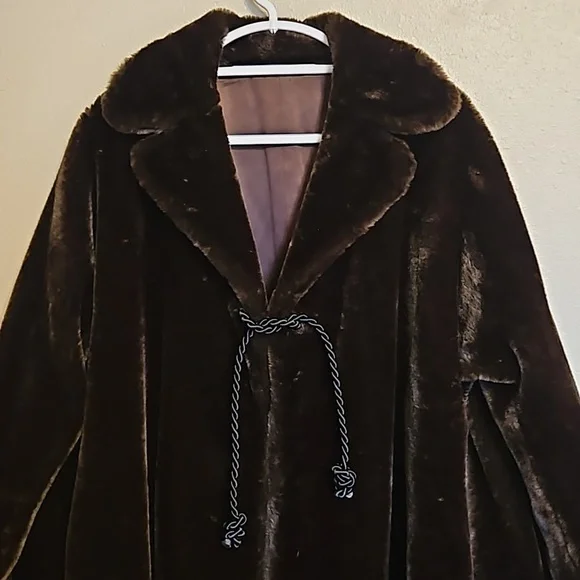 Elegant Brown Vintage Faux Fur Coat - Picture 2 of 8